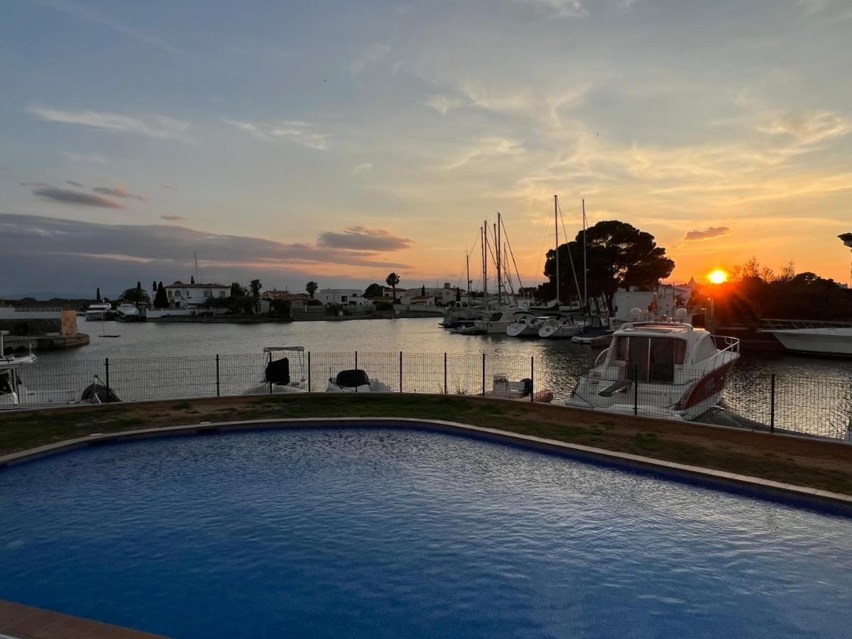 Blau Apartamento Frente A Los Canales Y Las Puestas De Sol De Roses Exterior foto