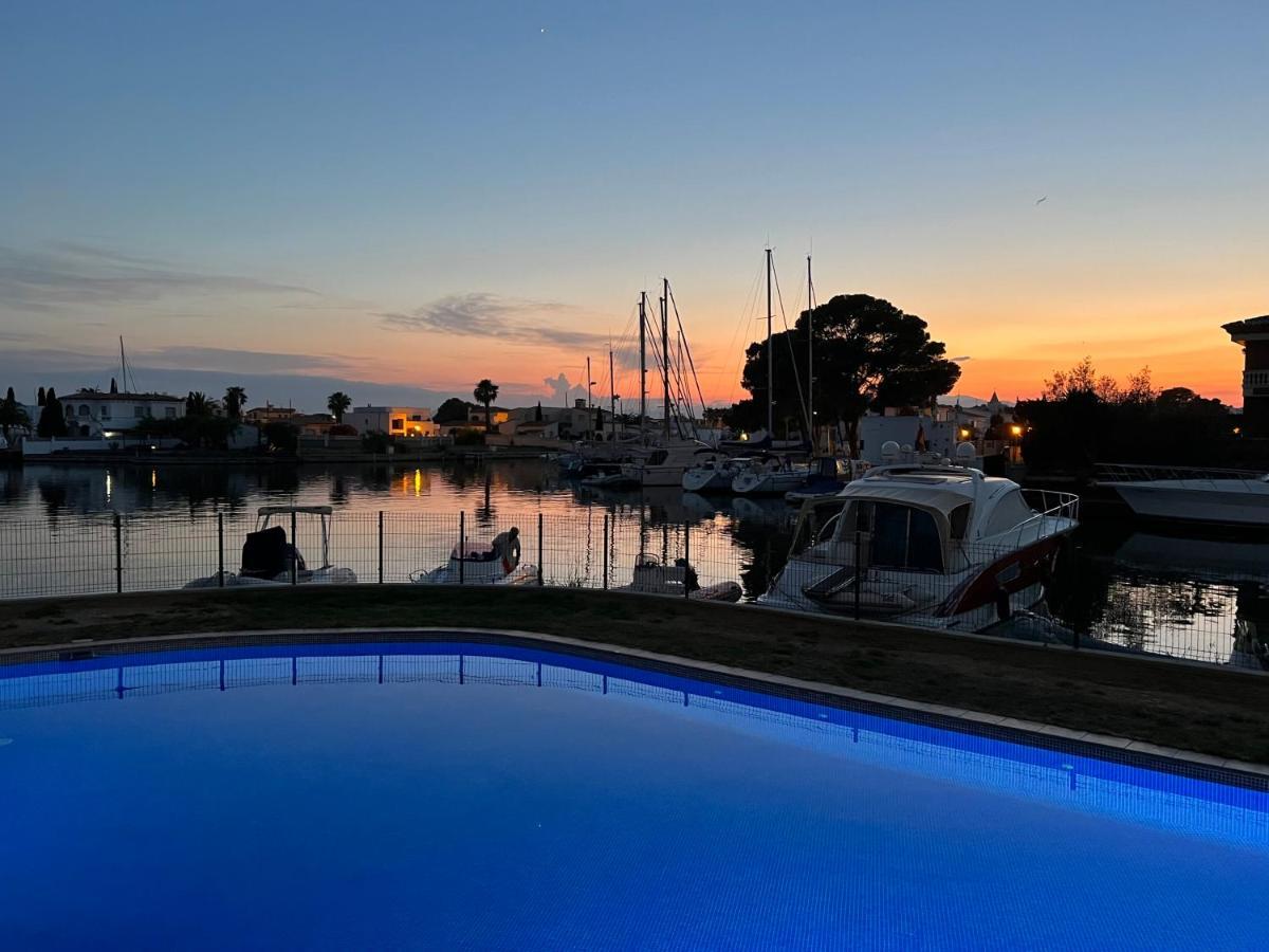 Blau Apartamento Frente A Los Canales Y Las Puestas De Sol De Roses Exterior foto