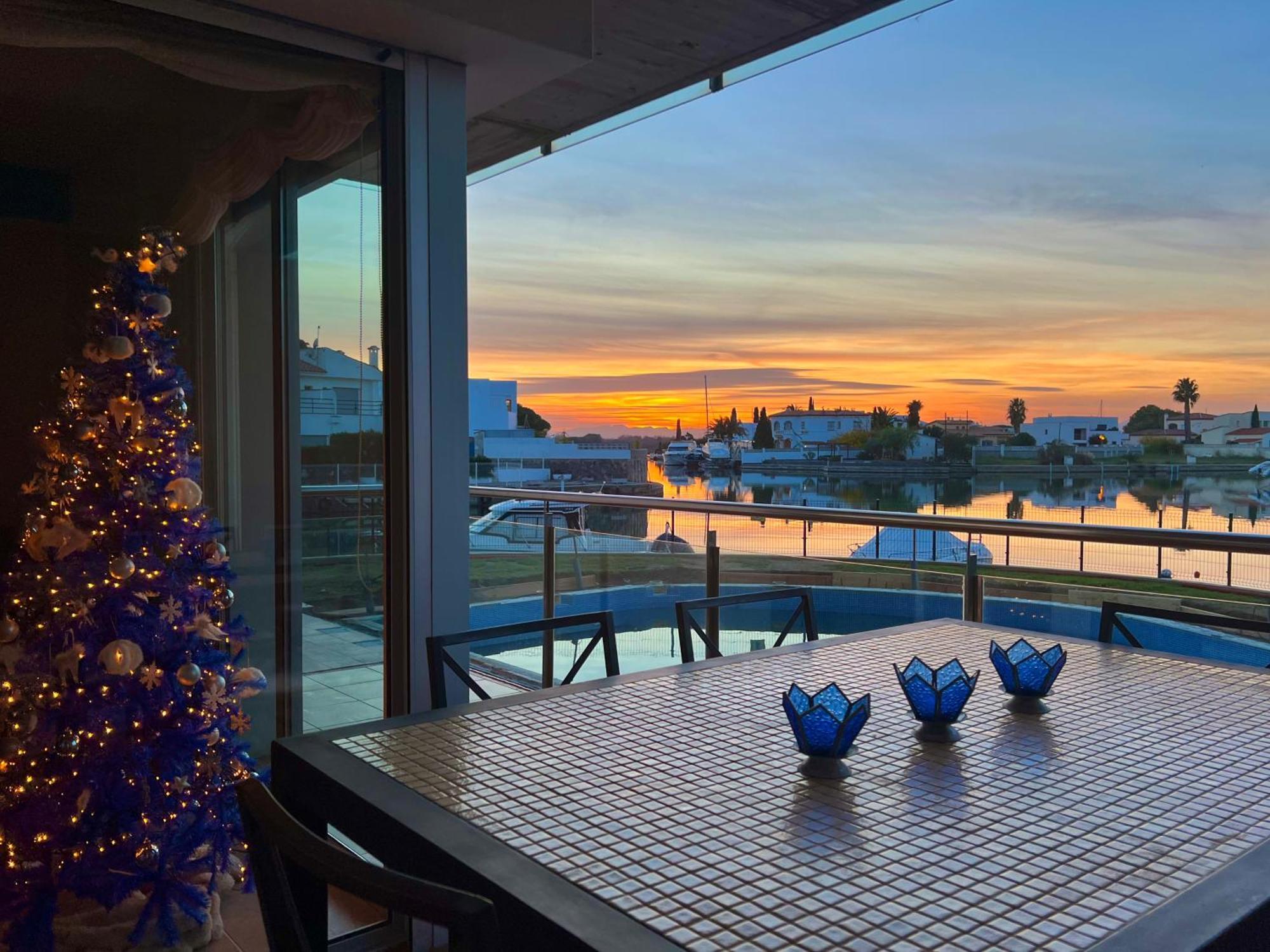 Blau Apartamento Frente A Los Canales Y Las Puestas De Sol De Roses Exterior foto